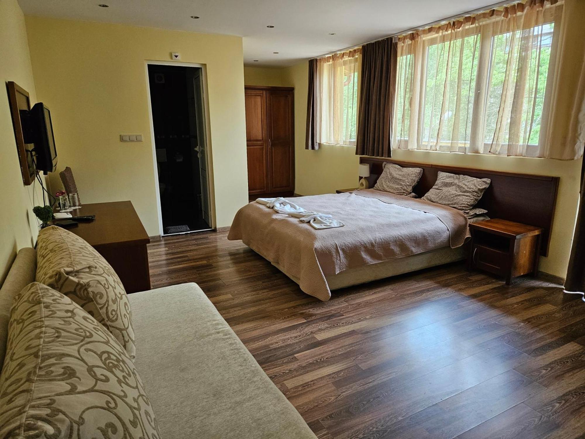 Family Hotel Komhotel Берковица Экстерьер фото