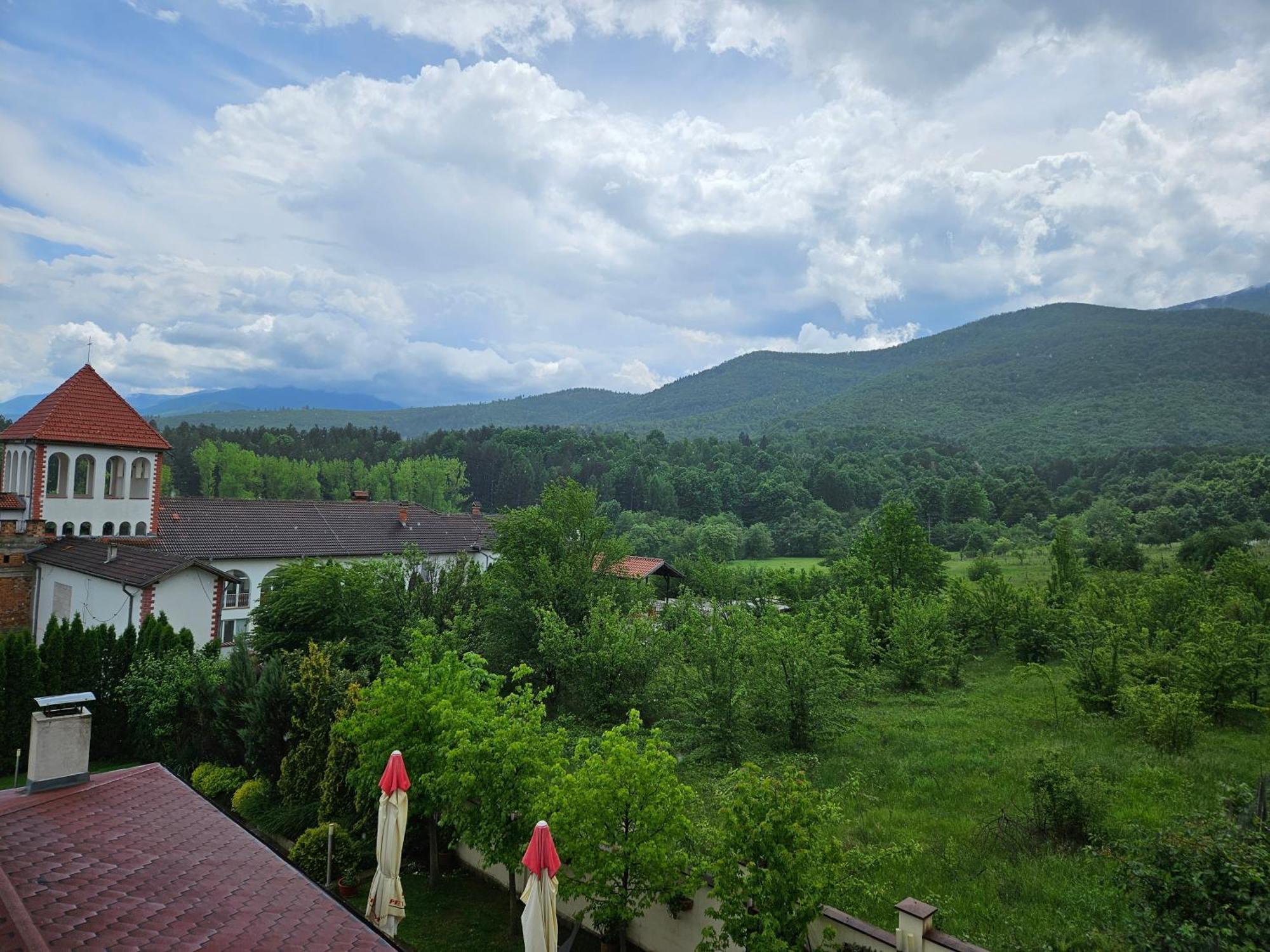 Family Hotel Komhotel Берковица Экстерьер фото