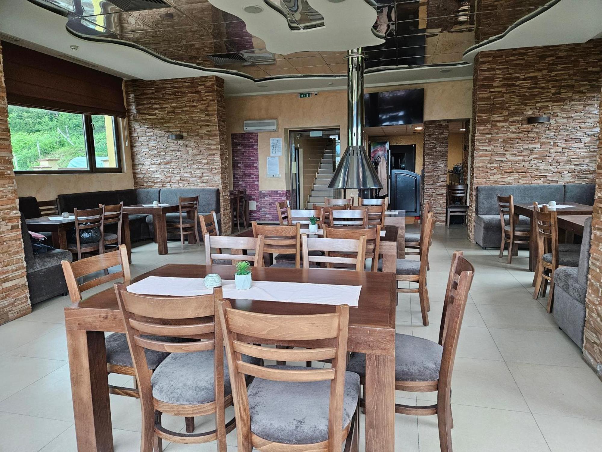 Family Hotel Komhotel Берковица Экстерьер фото
